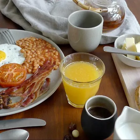 The Doghouse Bed & Breakfast 3*